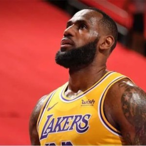 JIUYOU体育-留队前景良好！37岁的詹姆斯和湖人彼此需要